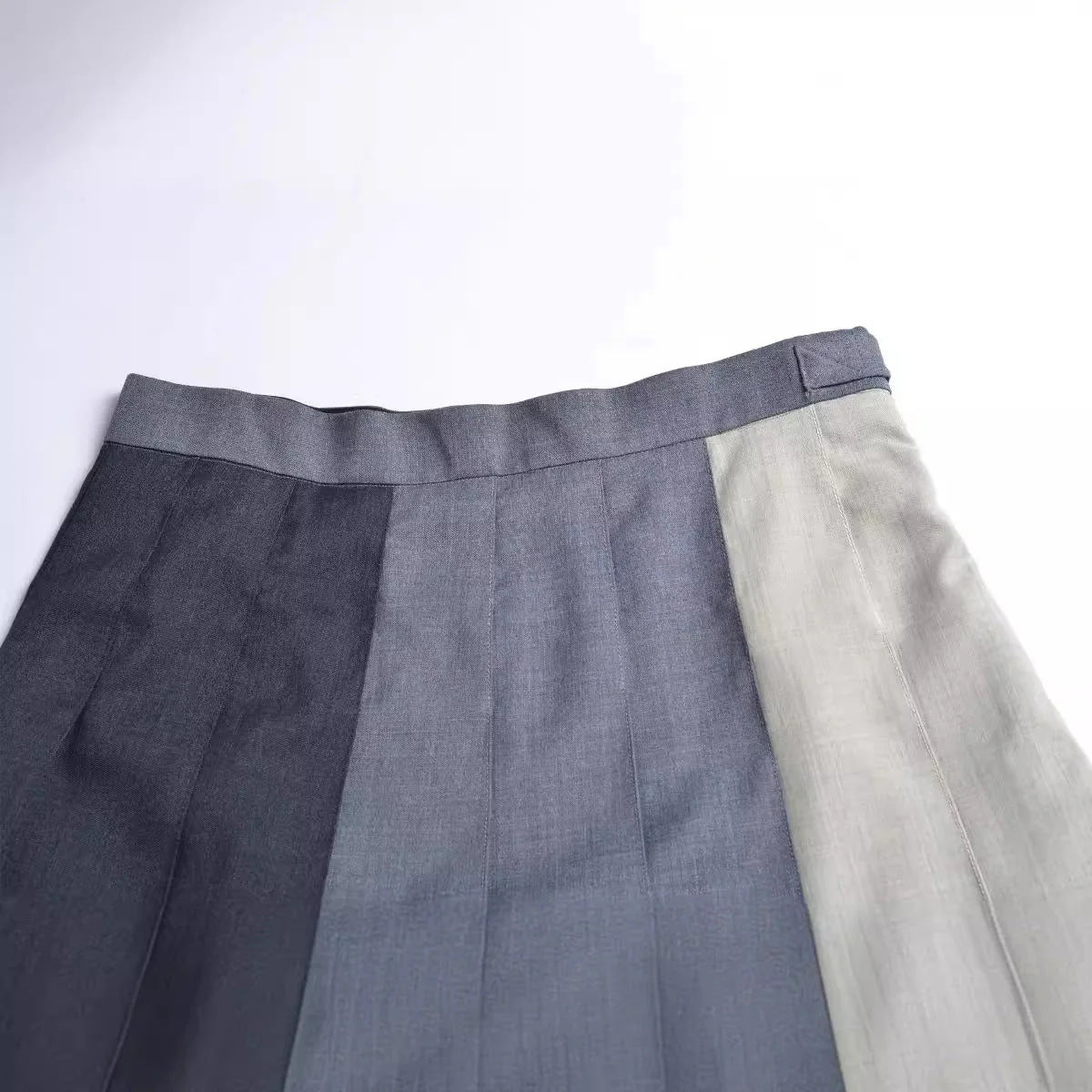 Women three-color pleated skirt